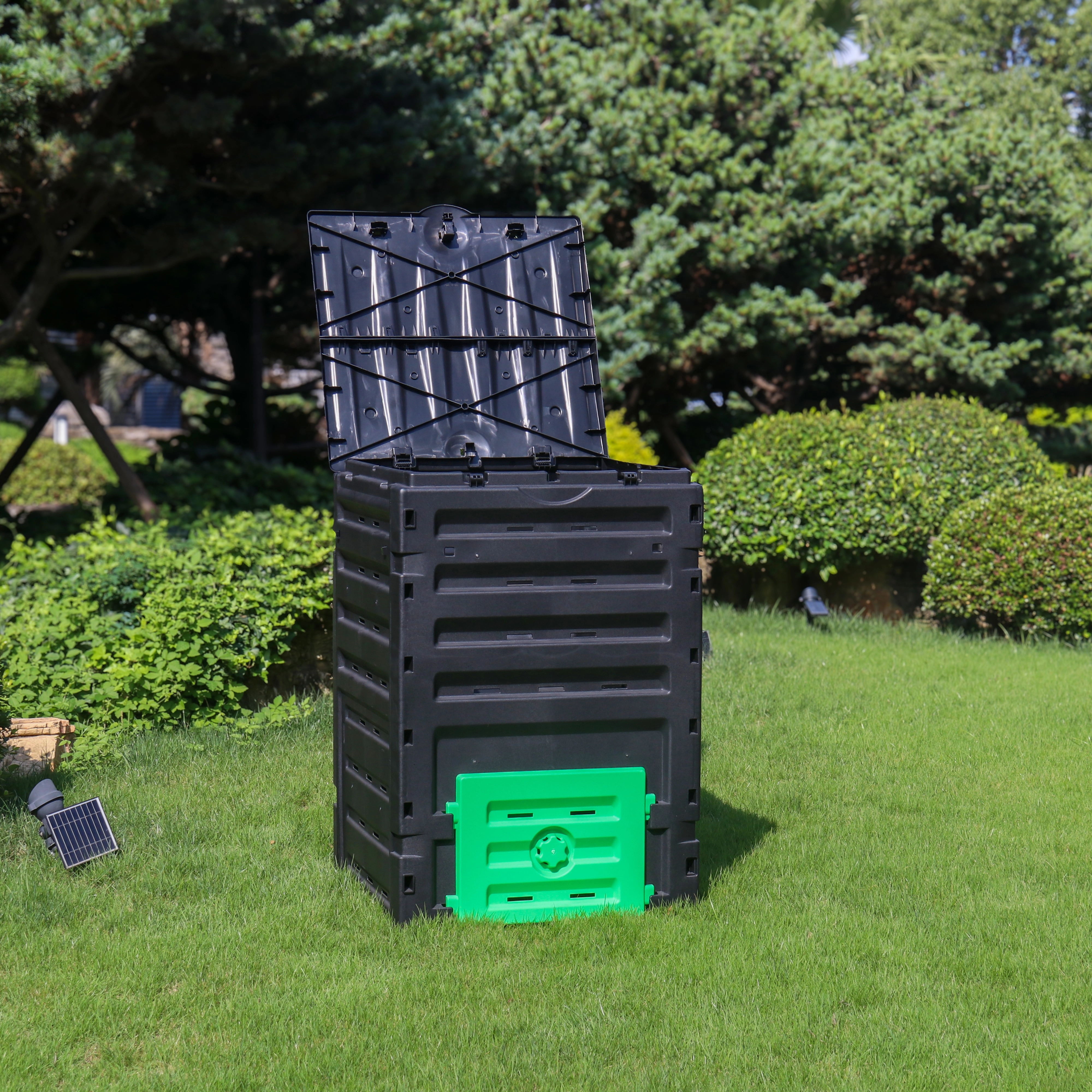 modern-outdoor-compost-bin-durable-weatherproof-plastic-composter